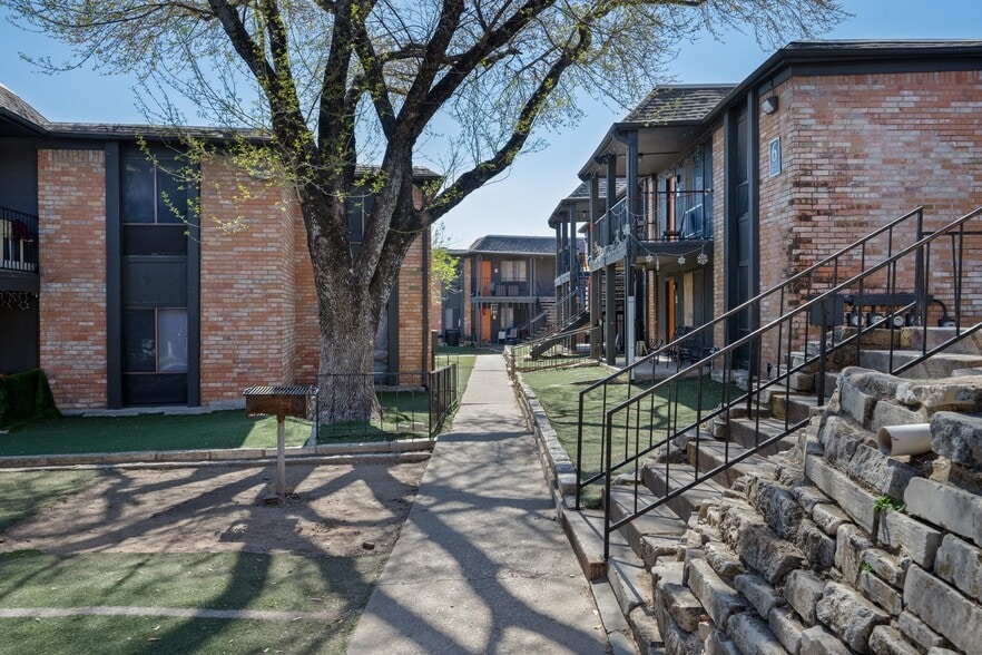 More Photos Of 1007 E Rundberg Ln, Austin Apartments For Sale