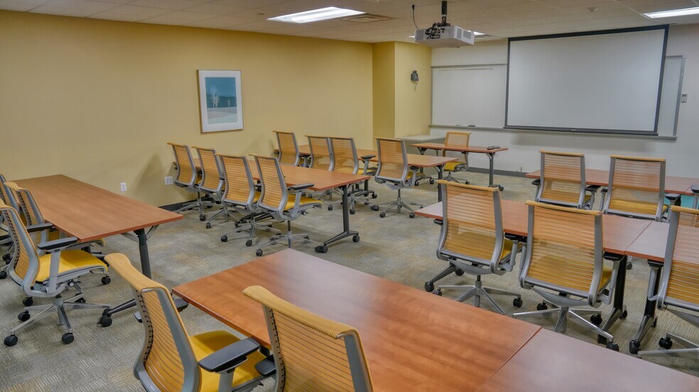 More Photos Of 878 Veterans Memorial Hwy, Hauppauge Office For Lease