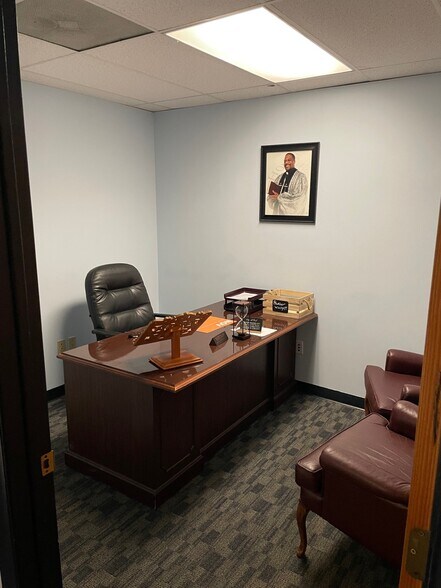 More Photos Of 660-670 Lincoln St, Portsmouth Unknown For Lease