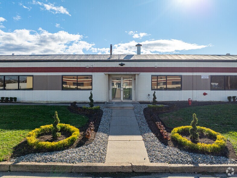 More Photos Of 1 Johnson Dr, Raritan Manufacturing For Lease