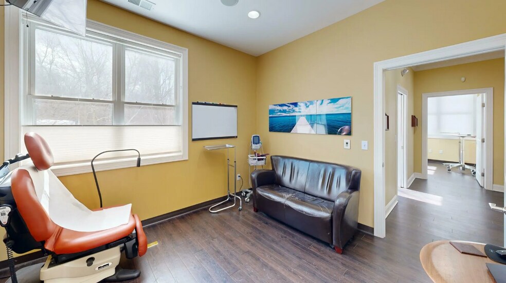 More Photos Of 447 Naubuc Ave, Glastonbury Office For Sale