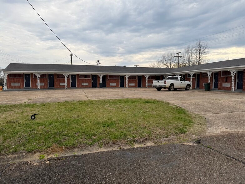 More Photos Of 1869 S Church Ave, Louisville Hotel For Sale