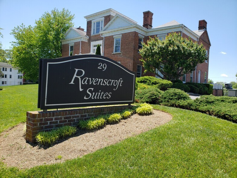 More Photos Of 29 Ravenscroft Dr, Asheville Office For Lease