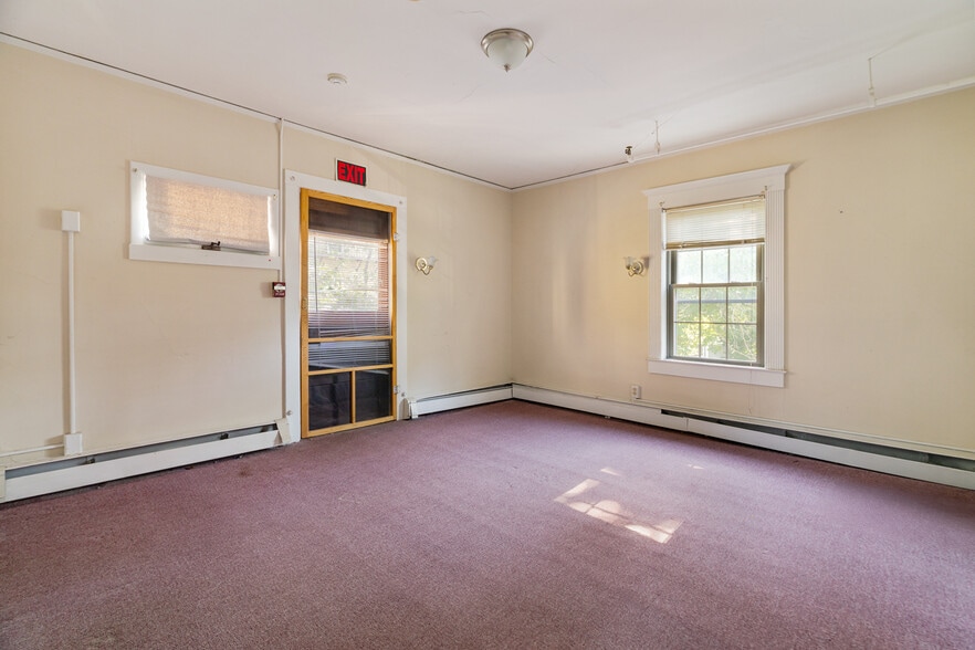 More Photos Of 17 Monmouth St, Somerville Apartments For Sale