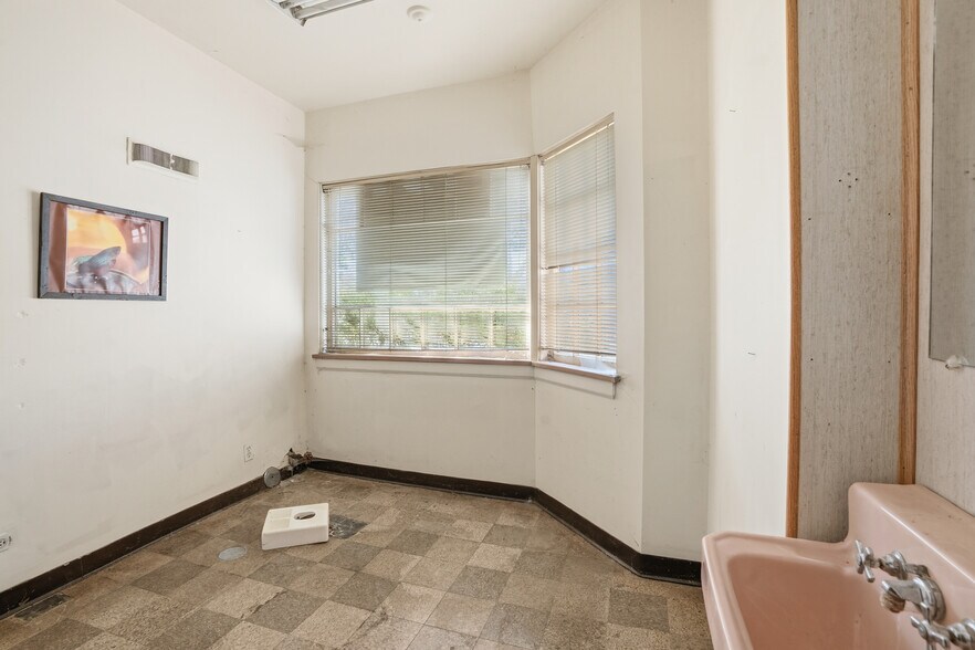 More Photos Of 10835 S Western Ave, Chicago Apartments For Sale