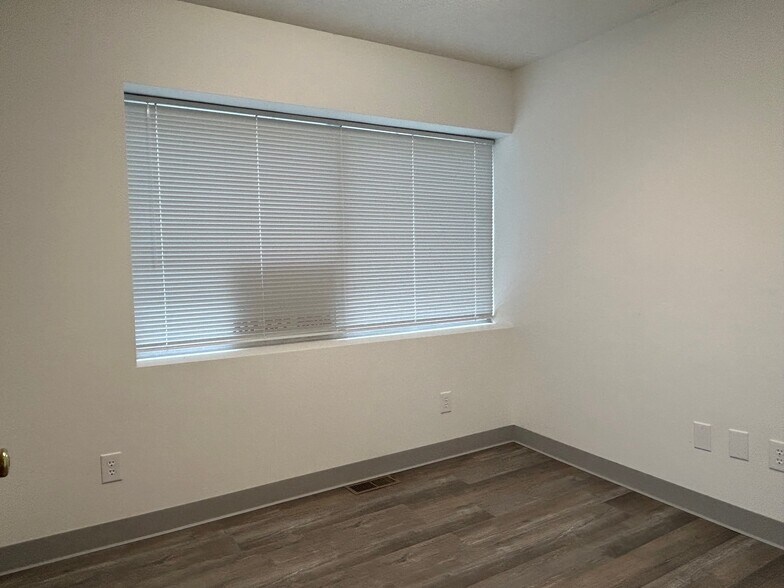 More Photos Of 633 N Morton St, Bloomington Research And Development For Lease