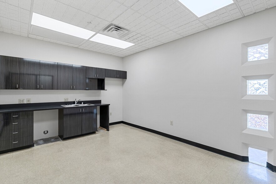 More Photos Of 5670 S Wynn Rd, Las Vegas Research And Development For Lease