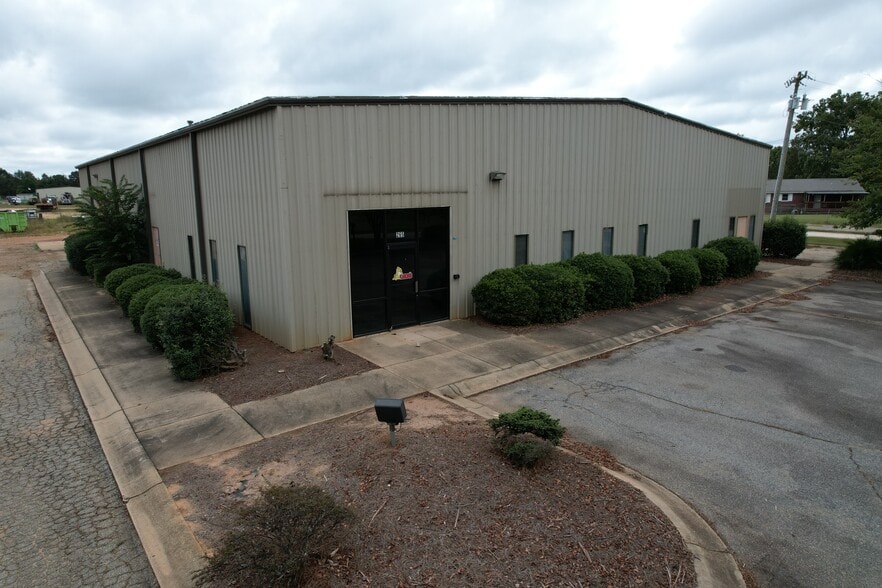 More Photos Of 265 Pine Dr, Piedmont Manufacturing For Lease