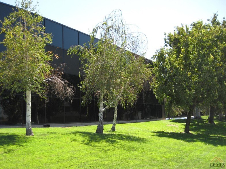 Primary Photo Of 5401 Business Park S, Bakersfield Loft Creative Space For Lease