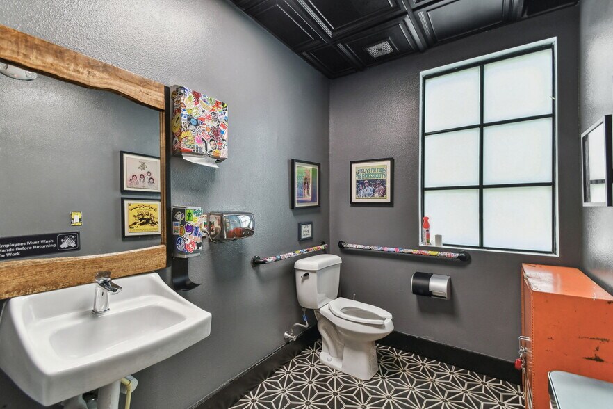 More Photos Of 1925 E 6th Ave, Tampa Office For Sale