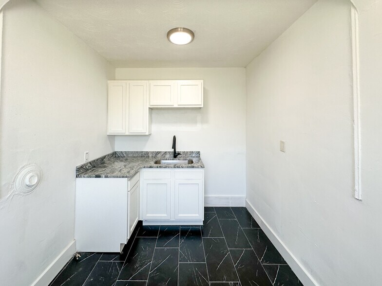 More Photos Of 3737 Scovel Pl, Detroit Apartments For Sale