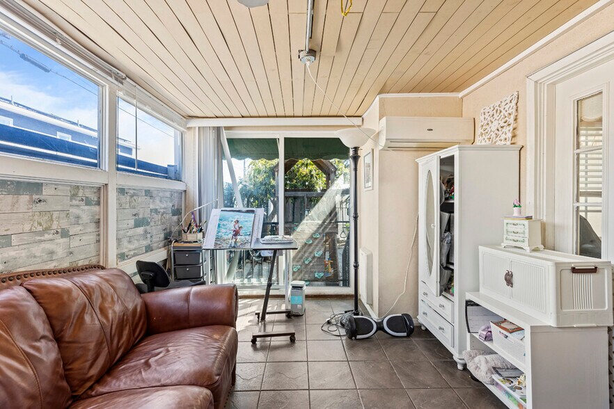 More Photos Of 906 E Commonwealth Ave, Fullerton Storefront For Sale