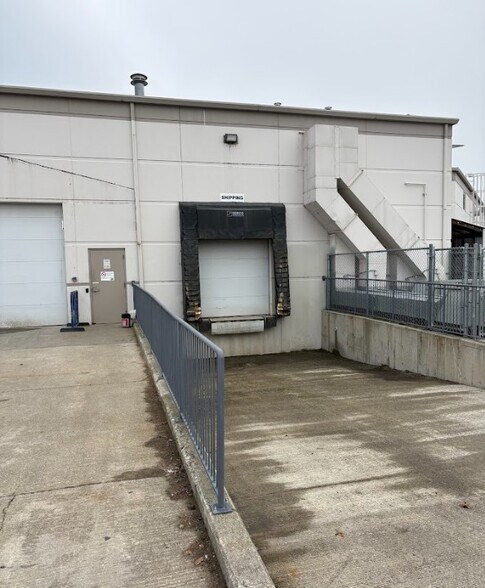 More Photos Of 15913 E Euclid Ave, Spokane Flex For Lease