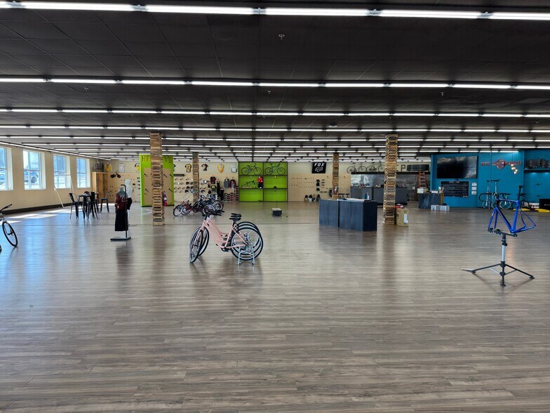 More Photos Of 235-293 Mid Rivers Mall Dr, Saint Peters General Retail For Lease