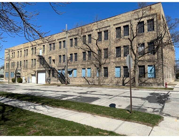 More Photos Of 1133 S 16th St, Manitowoc Warehouse For Sale