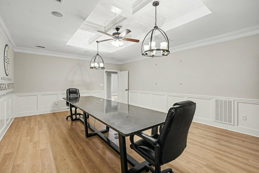 More Photos Of 132 Byrd Way, Warner Robins Office For Sale