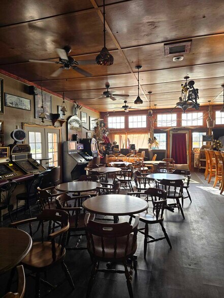 More Photos Of 305 Columbia Ave, Goldfield Bar For Sale