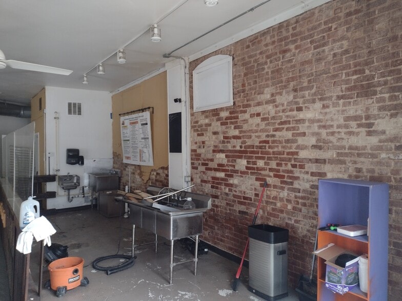 More Photos Of 1521 Ralph David Abernathy Blvd SW, Atlanta Storefront For Lease