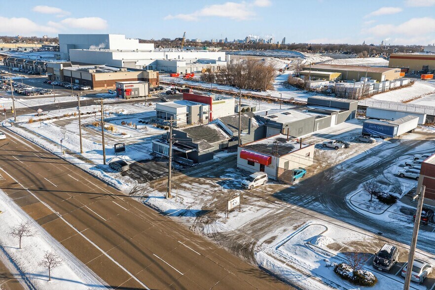 More Photos Of 2200 S Miller Pky, Milwaukee Distribution For Sale