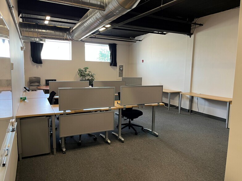 More Photos Of 200 Dexter Ave, Watertown Office For Lease