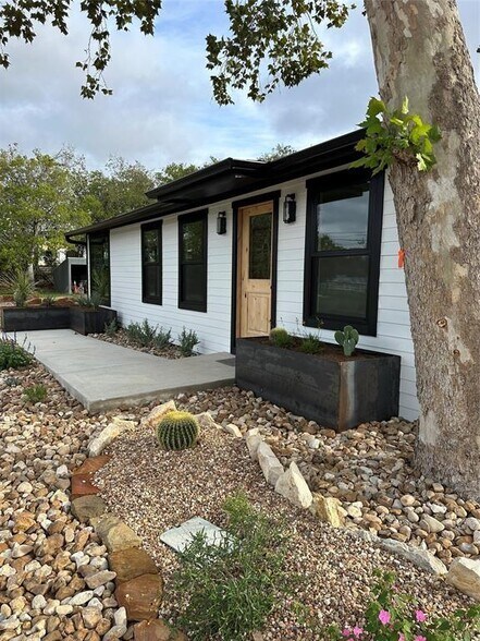More Photos Of 27320 Ranch Road 12, Dripping Springs Office For Sale