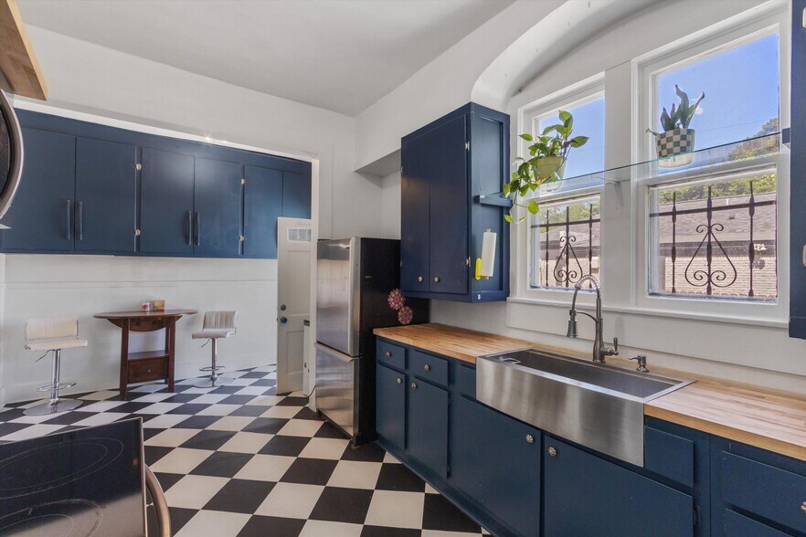 More Photos Of 2282 Central Ave, Memphis Loft Creative Space For Sale