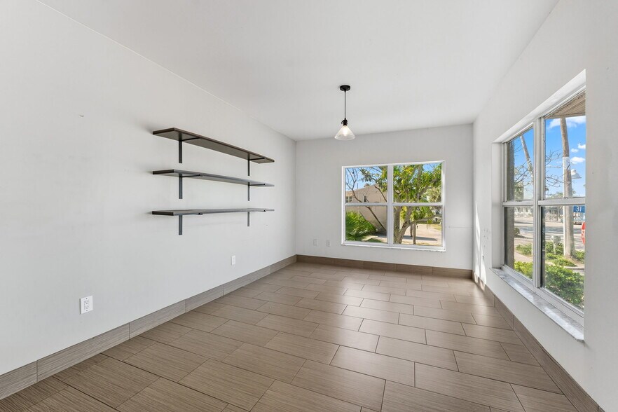 More Photos Of 3062 Beach Blvd S, Gulfport Freestanding For Sale