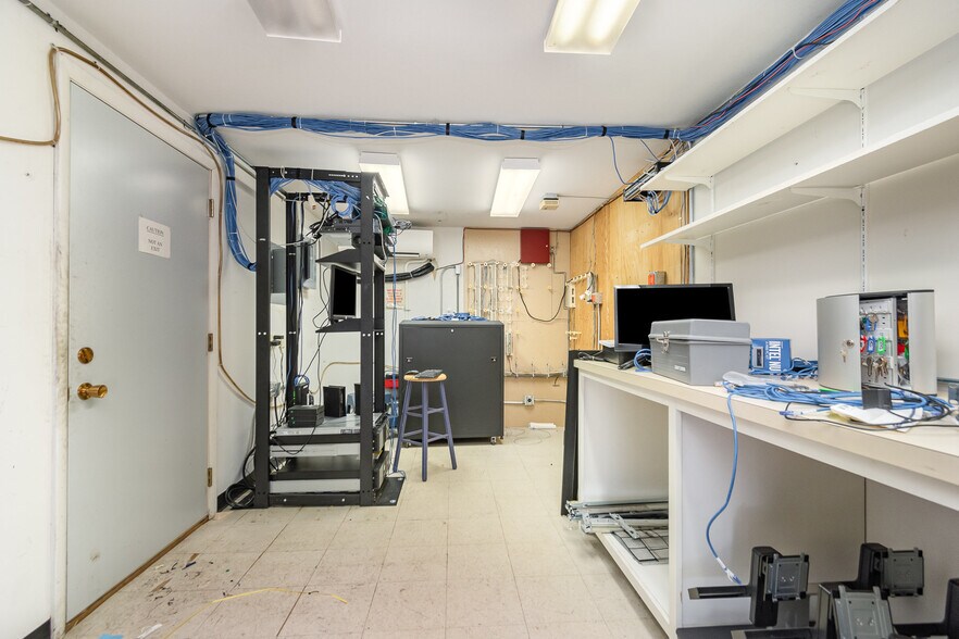 More Photos Of 334 S Water St, Saginaw Office For Sale