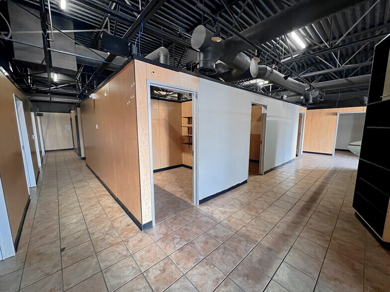 More Photos Of 1344-1358 E Bristol Rd, Burton Freestanding For Lease