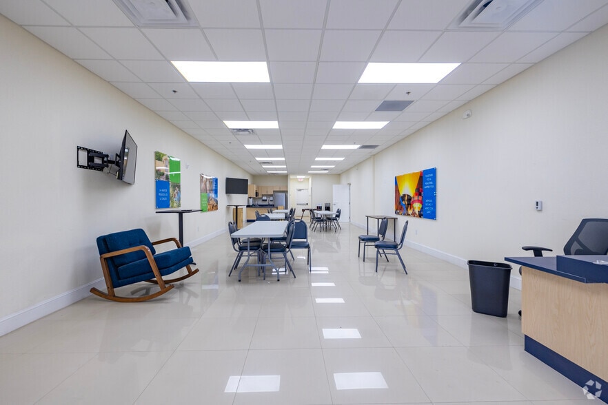 More Photos Of 3211-3231 Coors Blvd SW, Albuquerque Unknown For Lease