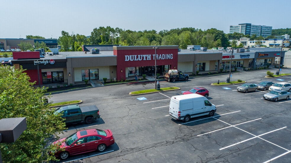 More Photos Of 112 Mall Rd, Burlington Storefront For Lease