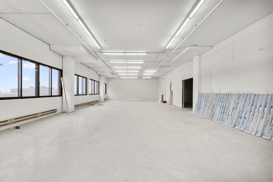 More Photos Of 433 Rue Chabanel O, Montréal Office For Lease