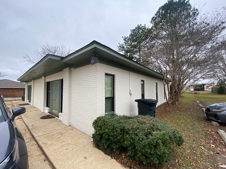 More Photos Of 106 Office Park Dr, Brandon Office For Sale