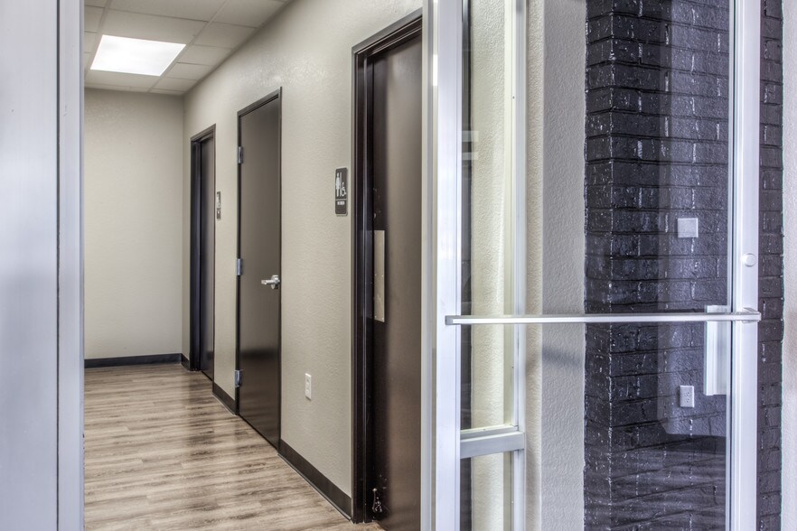 More Photos Of 6464 Brentwood Stair Rd, Fort Worth Office For Sale