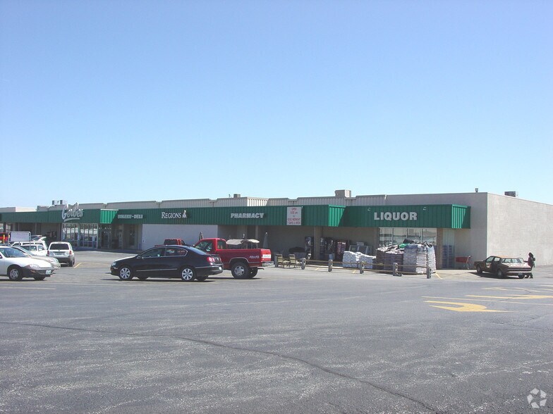 More Photos Of 2801-2805 W Truman Blvd, Jefferson City Drugstore For Sale