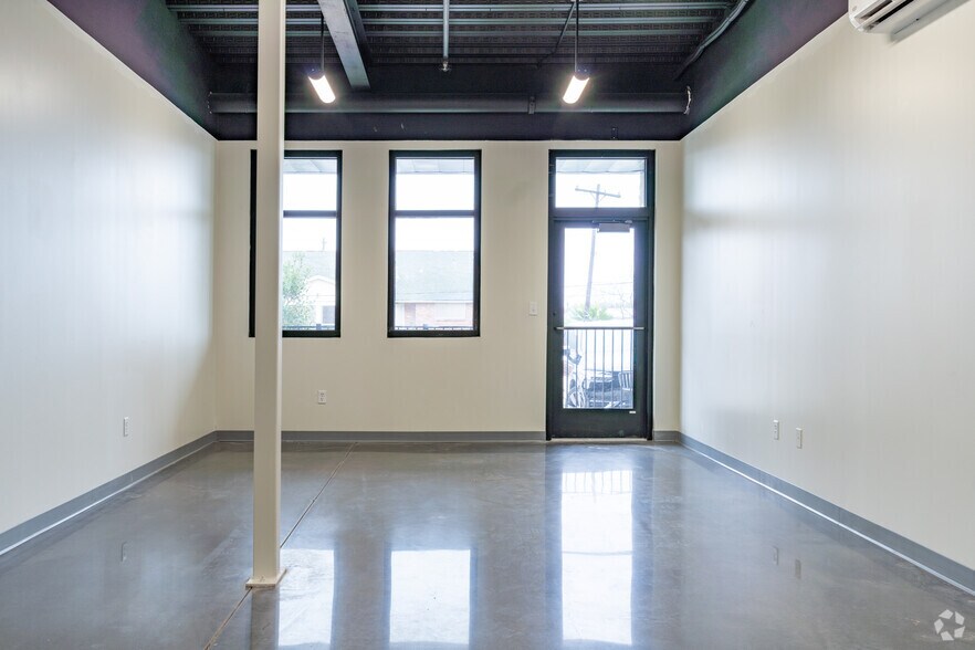 More Photos Of 6615 Stewart Rd, Galveston Self Storage For Lease