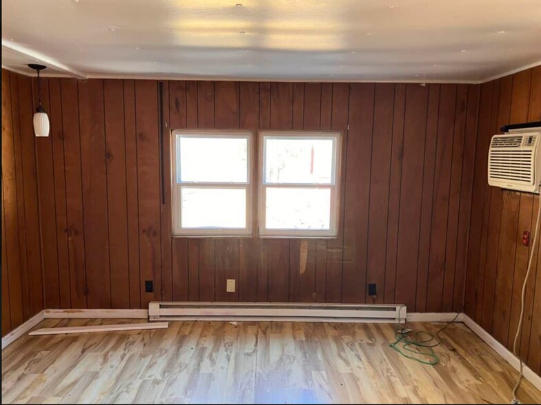 More Photos Of 5 Beverly Ln, Marissa Apartments For Sale
