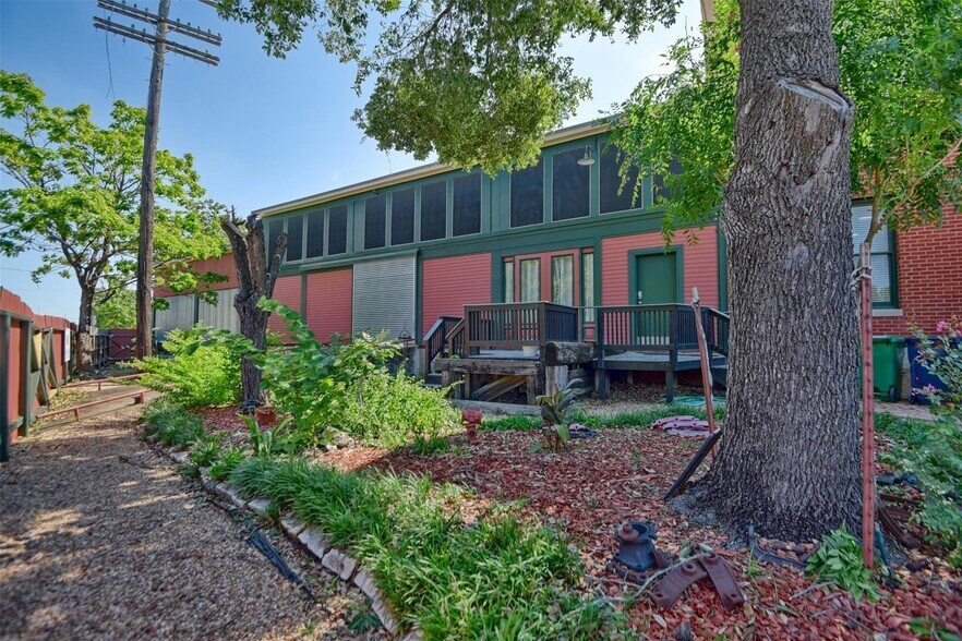 More Photos Of 214 S Austin St, Brenham Office Residential For Lease