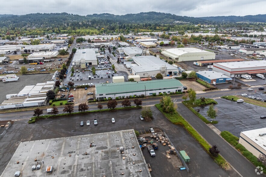 More Photos Of 2710-2720 W 5th Ave, Eugene Warehouse For Lease