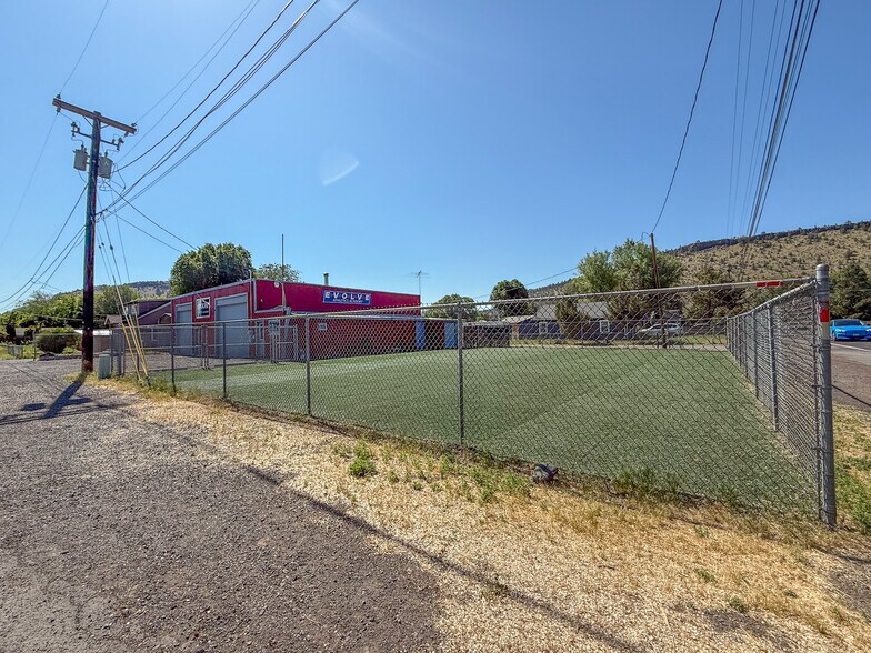 More Photos Of 1730 SE Melrose Dr, Prineville Industrial For Sale