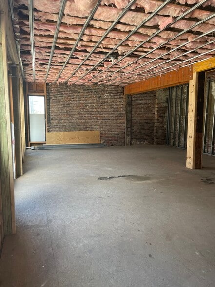 More Photos Of 1610 E Carson St, Pittsburgh Storefront Retail Office For Lease