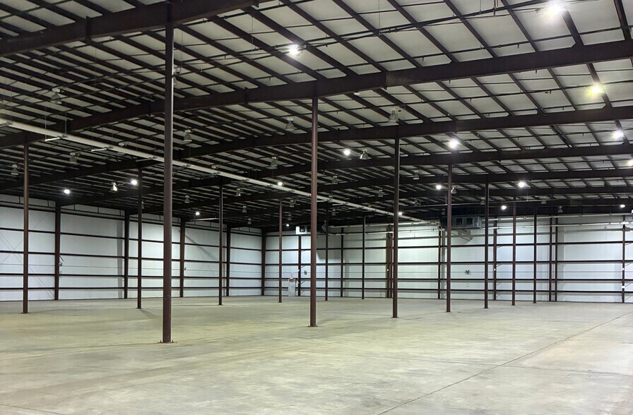 More Photos Of 301-511 Pride Dr, Hammond Distribution For Lease