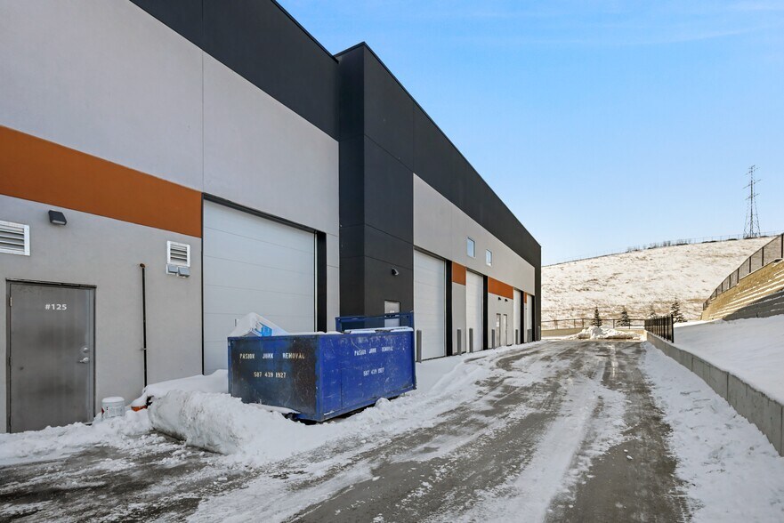 More Photos Of 270 Nolanridge Cres, Calgary Storefront Retail Office For Lease