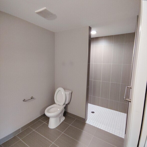 More Photos Of 26700 Orchard Lake Rd, Farmington Hills Apartments For Sale