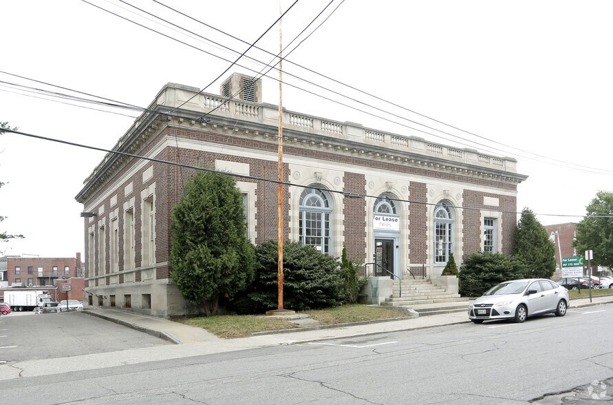 More Photos Of 27 Washington St, Biddeford Office For Sale
