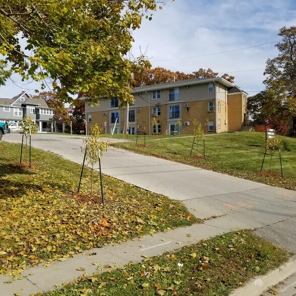 More Photos Of 421 College Ave, Des Moines Apartments For Sale