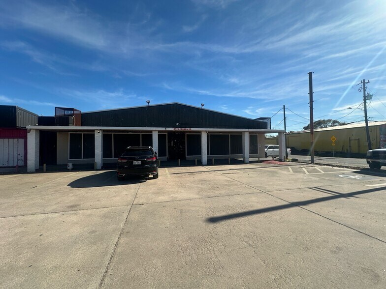 Primary Photo Of 10126 Jensen Dr, Houston Freestanding For Lease