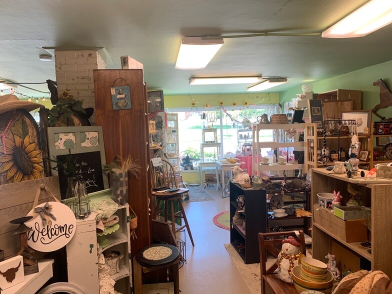More Photos Of 1120 Main St, Philomath Freestanding For Lease