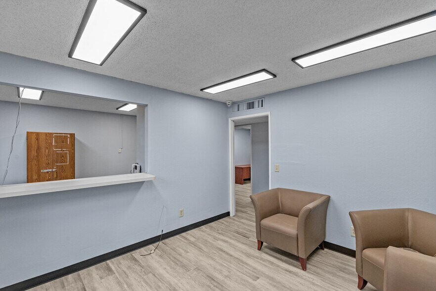 More Photos Of 502 N Silverbell Rd, Tucson Rehabilitation Center For Lease