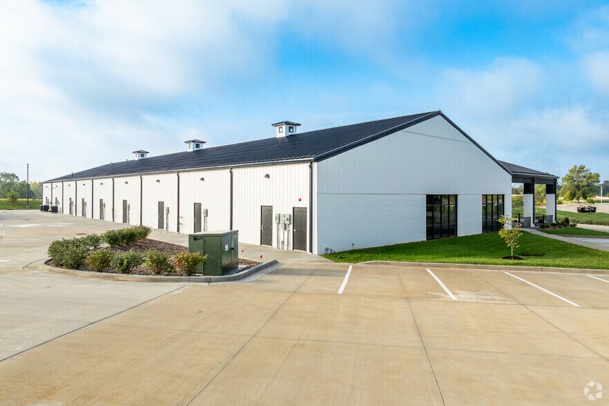 More Photos Of 124 Ernest R. Kouma Blvd, Radcliff Storefront For Lease